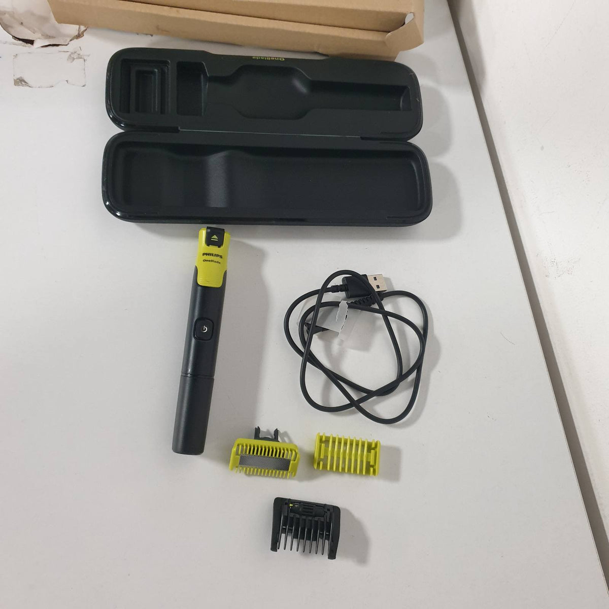 305768 - PHILIPS OneBlade 360 Autentike për Mjekër, Makinë Elektrike Rroje dhe Prerëse për Fytyrën dhe Trupin, Teh 360, Teh Origjinal, Krehër i Rregullueshëm 5-në-1, Kit Trupi, Çantë Udhëtimi, QP4631/65