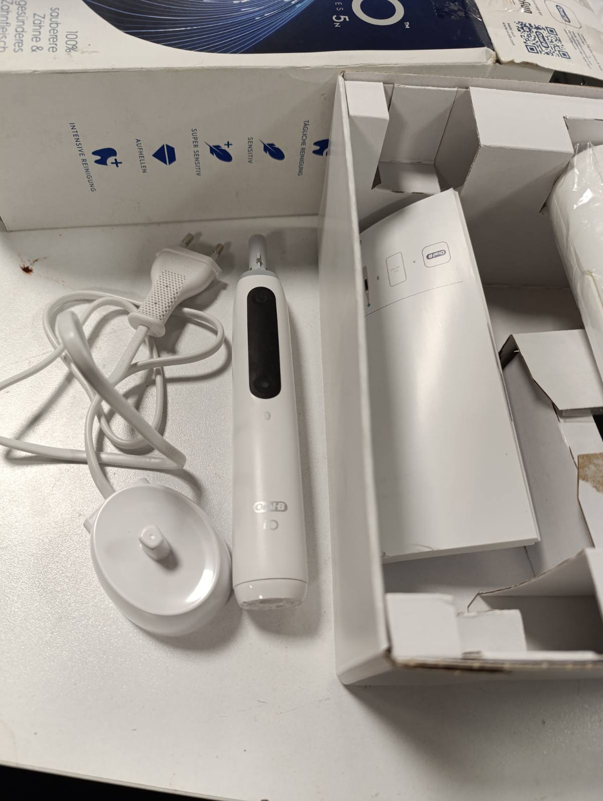 307137 - ORAL-B Furçë dhëmbësh elektrike iO Series 5, e bardhë