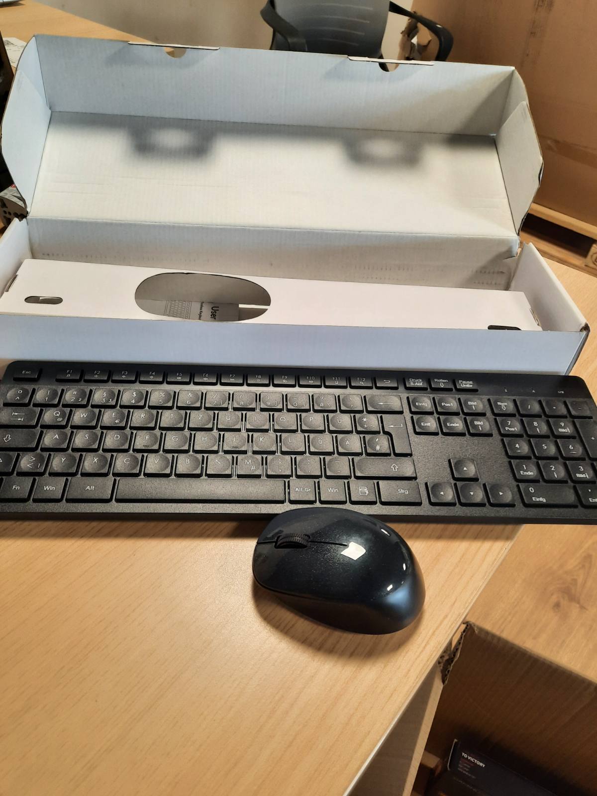 320220 - LEADSAIL Set tastiere dhe mausi pa tel K786, QWERTZ, 2.4 GHz, për PC/Laptop, i zi