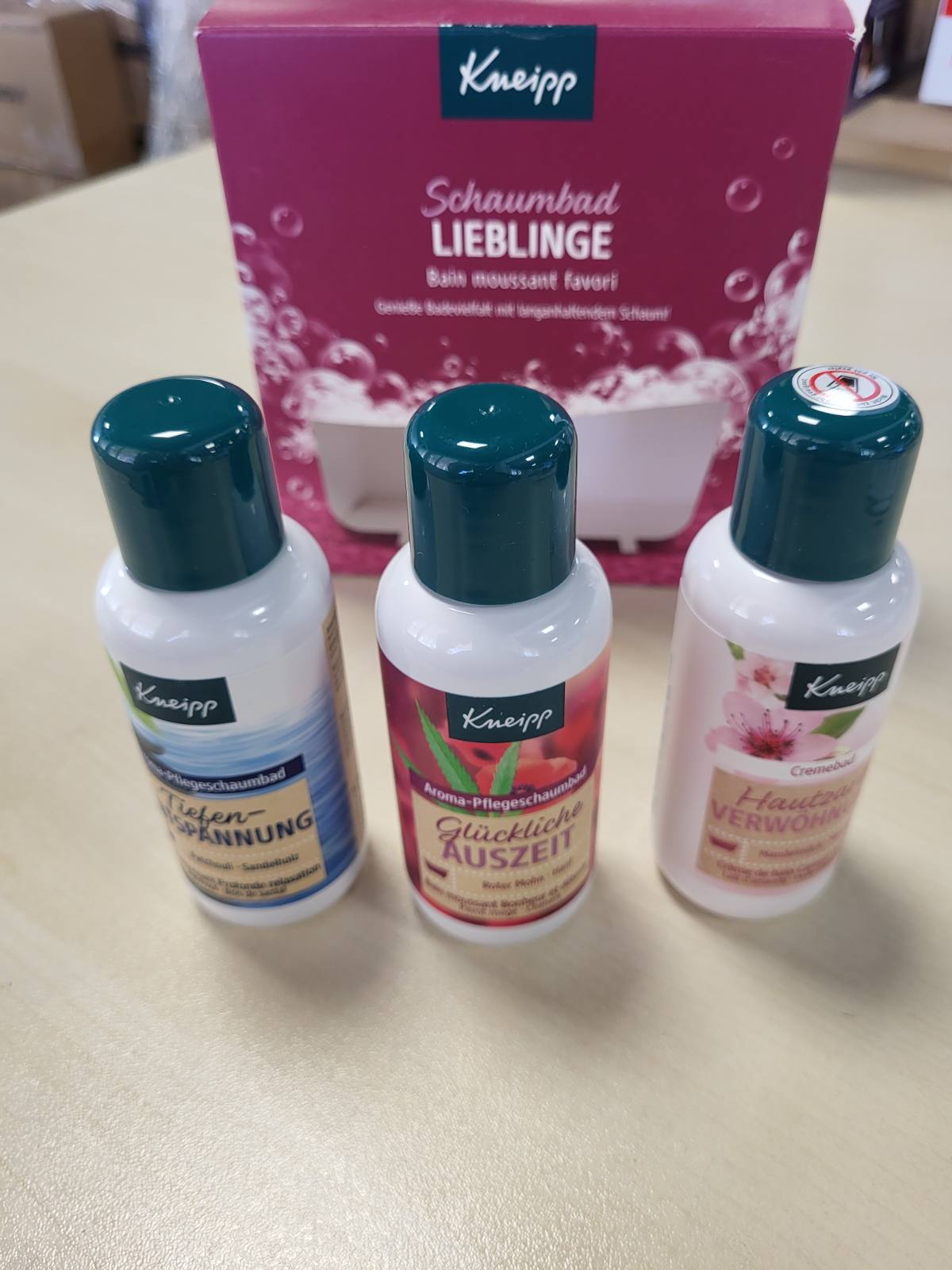 319009 - Set Dhurate Kneipp Bubble Bath Favorites, pako dhuratë me 3 aditivë për banjo, 100 ml secila