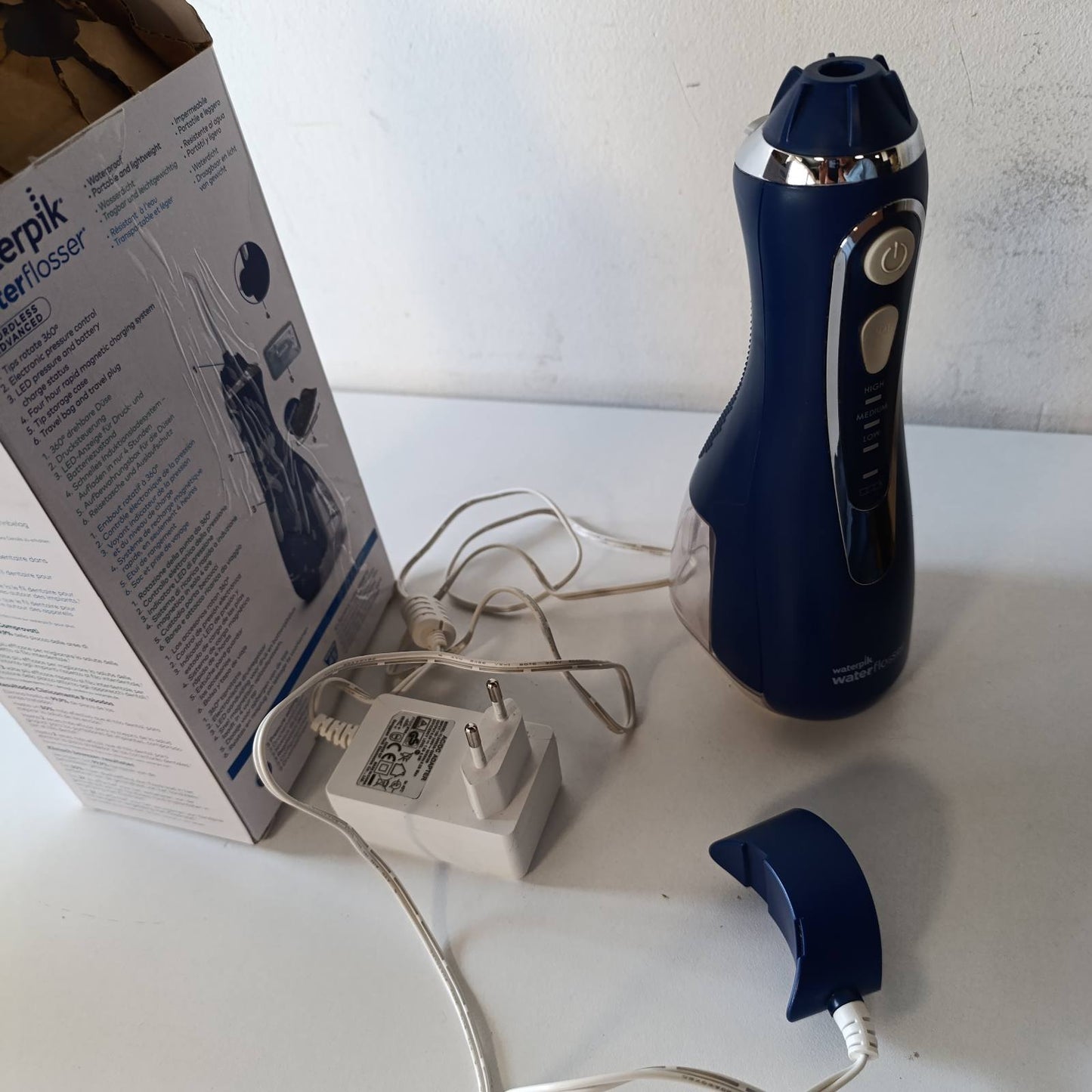 315344 - Pastrues uji pa tel me 3 cilësime presioni dhe bateri të rikarikueshme, ideal për udhëtime dhe banjo të vogla, ngjyrë blu (WP-563EU)