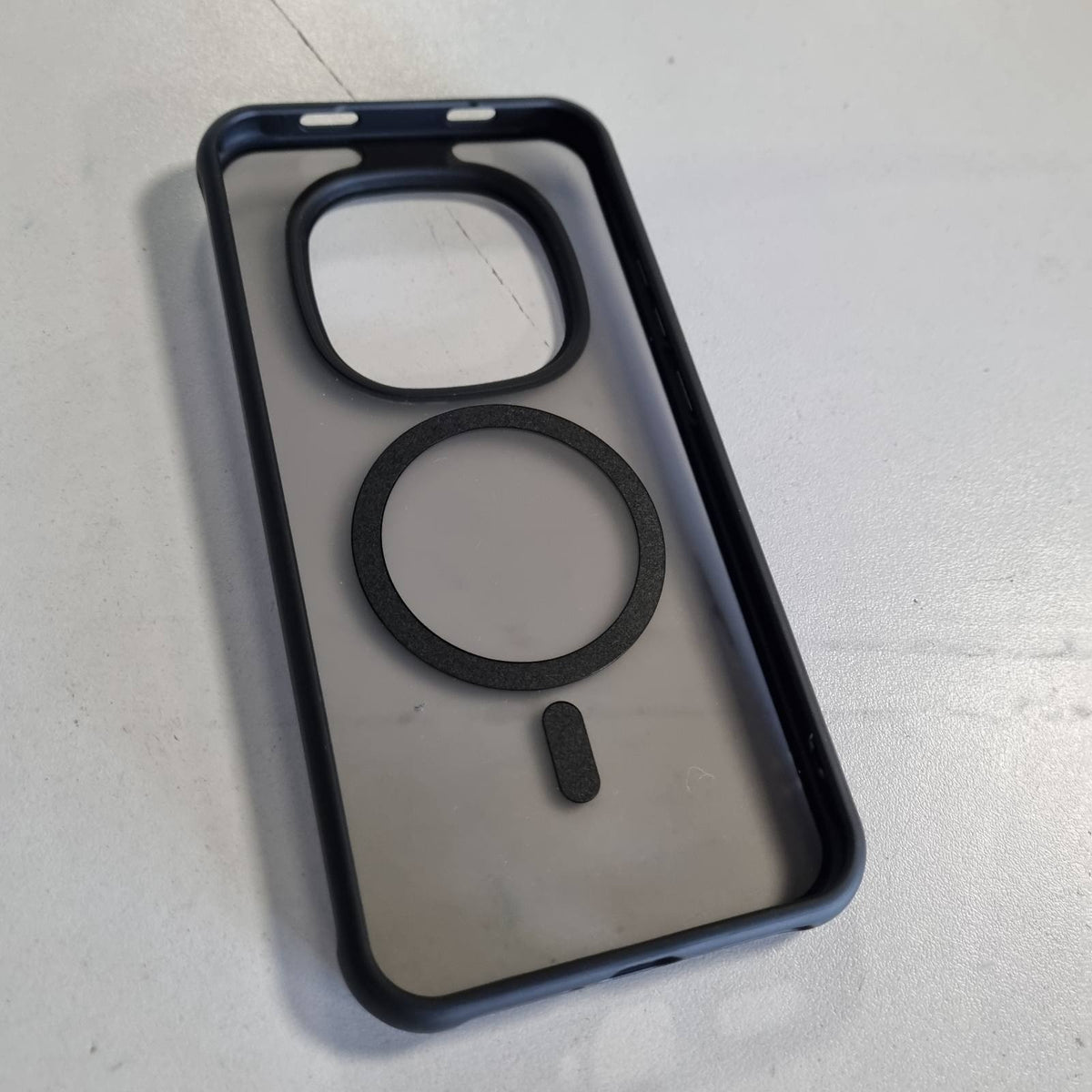 310666 -Maskë mbrojtëse për iPhone me MagSafe  Xiaomi 15T Pro 5G – Transparente me kornizë të zezë