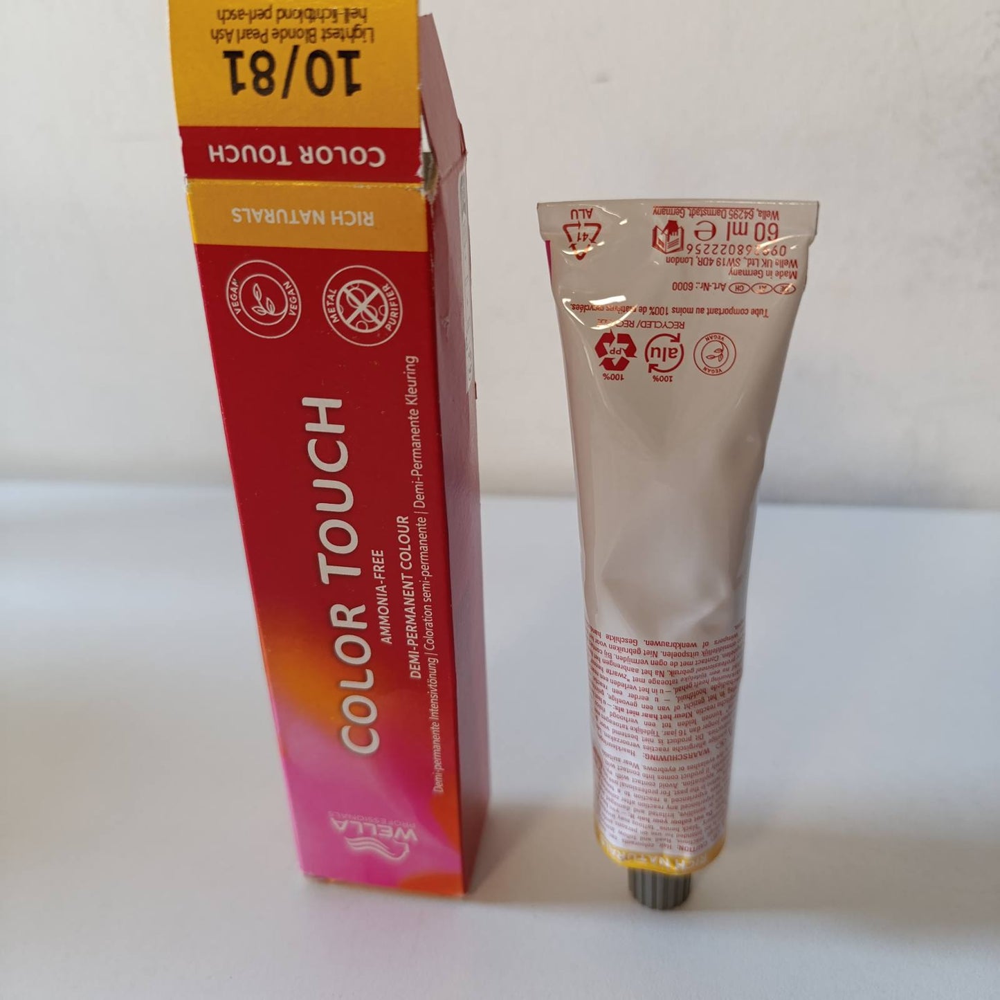 318460 - WELLA PROFESSIONALS Color Touch Rich Naturals Ngjyrë intensive vegane për flokë pa amoniak 60 ml - 10/81 Light Blonde Pearl Ash, zgjasin deri në 28 larje