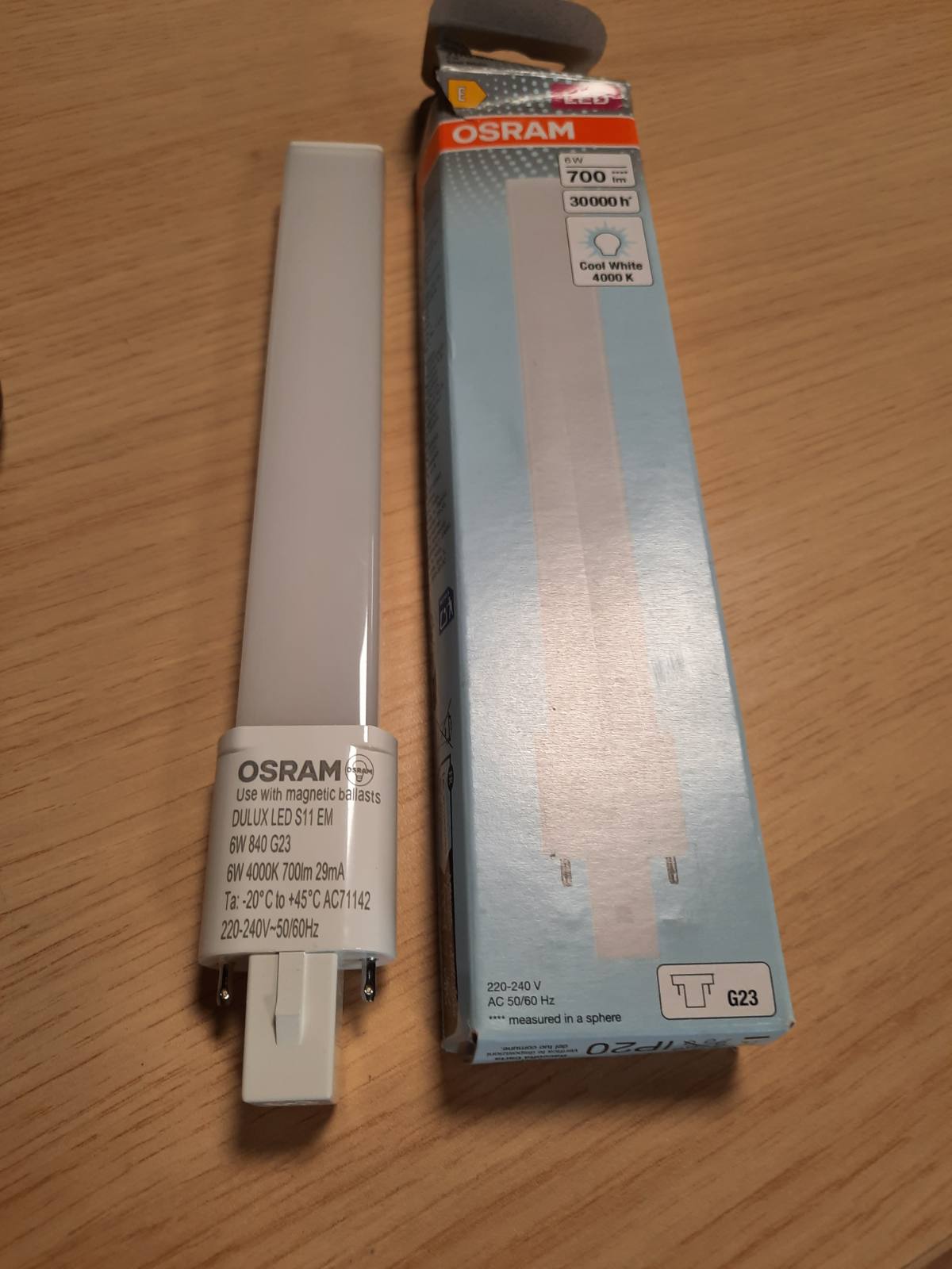 198571 - OSRAM Llambë LED DULUX S11 për Prizë G23, 6 Vat, 700 Lumen, Ngjyra e Bardhë e Ftohtë (4000K), Zëvendësim për Llambat Konvencionale Dulux 11W