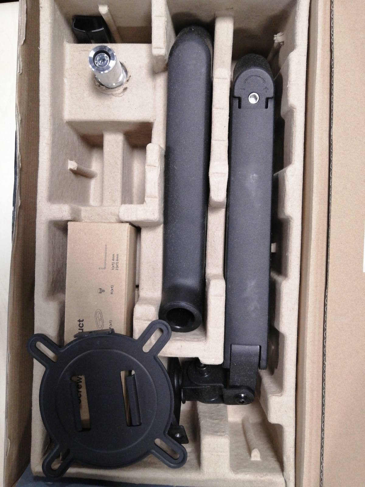 272832 - ONE FOR ALL - Krah monitori universal për monitorë 13-35 inç - VESA 75/100 mm - Rregullim lartësie - Anim (140°), Rrotullues (180°) dhe Rrotullues (360°) - Pesha maksimale 10 kg - E zezë (DM4110)