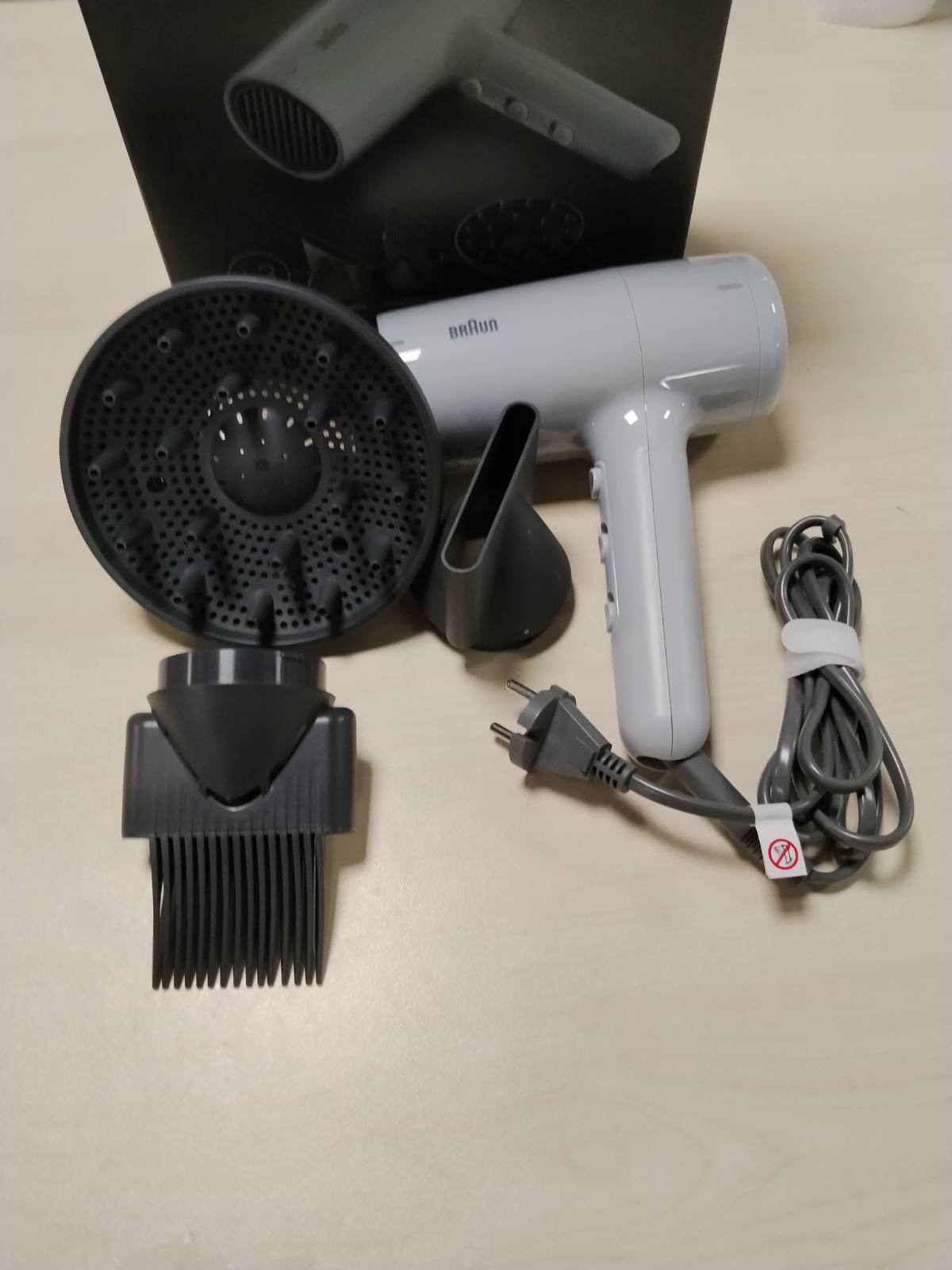 315729 - BRAUN Tharëse flokësh HD2.35, 2200 W, Teknologji IONTEC, 3 temperatura, 2 shpejtësi, me difuzor, krehër drejtues, Gri, BRHD235E