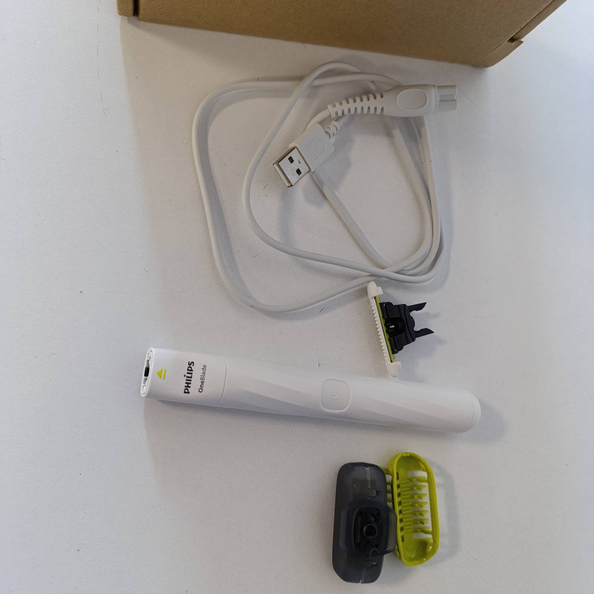 316016 - PHILIPS OneBlade Intime QP1924/30, rruajtje intime, rregullim dhe rruajtje me mbrojtje shtesë të lëkurës, rruajtje e ngushtë dhe e rehatshme