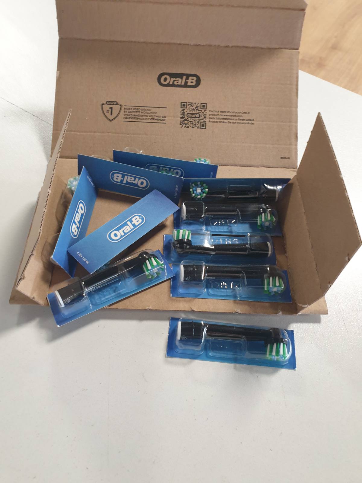 316532 - ORAL-B Koka Furçash Zëvendësuese Pro Cross Action, të Zeza, Pako me 10 Koka Furçash Dhëmbësh