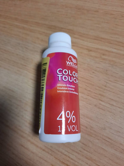 275986 - WELLA PROFESSIONALS Color Touch Emulsion 4% Zhvillues, aktivizues gjysmë i përhershëm, 60 ml, vegan, zgjat deri në 28 larje