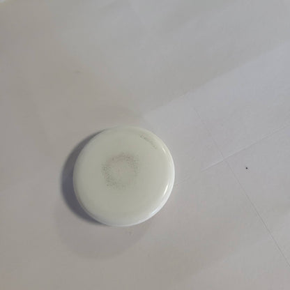 319971 - APPLE AIRTAG (GJENERATA E 2-TË): PËR GJETJEN E VARËSEVE TË ÇELËSAVE, PORTOFOLEVE DHE MË SHUMË; FUNKSIONON DUKE LËSHUAR NJË TINGULL; MUND TË KONFIGUROHET ME NJË PREKJE TË THJESHTË NË NJË IPHONE OSE IPAD