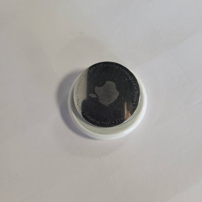 319971 - APPLE AIRTAG (GJENERATA E 2-TË): PËR GJETJEN E VARËSEVE TË ÇELËSAVE, PORTOFOLEVE DHE MË SHUMË; FUNKSIONON DUKE LËSHUAR NJË TINGULL; MUND TË KONFIGUROHET ME NJË PREKJE TË THJESHTË NË NJË IPHONE OSE IPAD