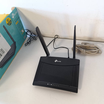 276455 - TP-LINK MR100, Router 4G LTE me Vend për Kartë SIM, Shpejtësi deri në 300 Mb/s (WiFi) dhe 150 Mb/s (LTE), 2 Antena të Jashtme, Lidh dhe Përdor, 2 Porta LAN/WAN, Ngjyra: E Zezë