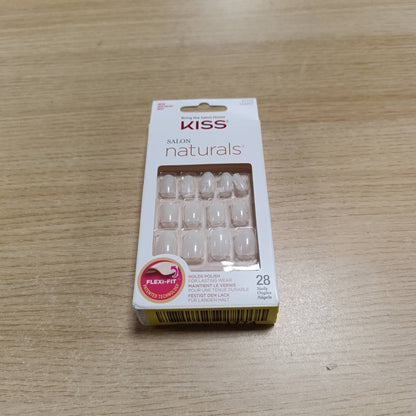 318989 - KISS Salon Natural 'Stir It Up' Thonj artificialë në formë arkivoli të shkurtër bajameje, 28 thonj, 2g ngjitës thonjsh, 1 shkop manikyr, 1 mini limë
