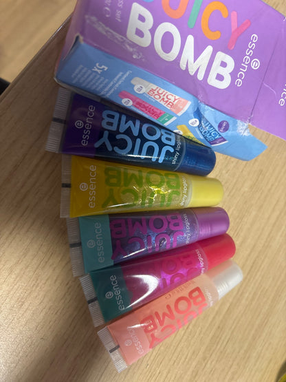 317732 - ESSENCE set shkëlqyes buzësh JUICY BOMB, kuti me shkëlqim, 1 copë