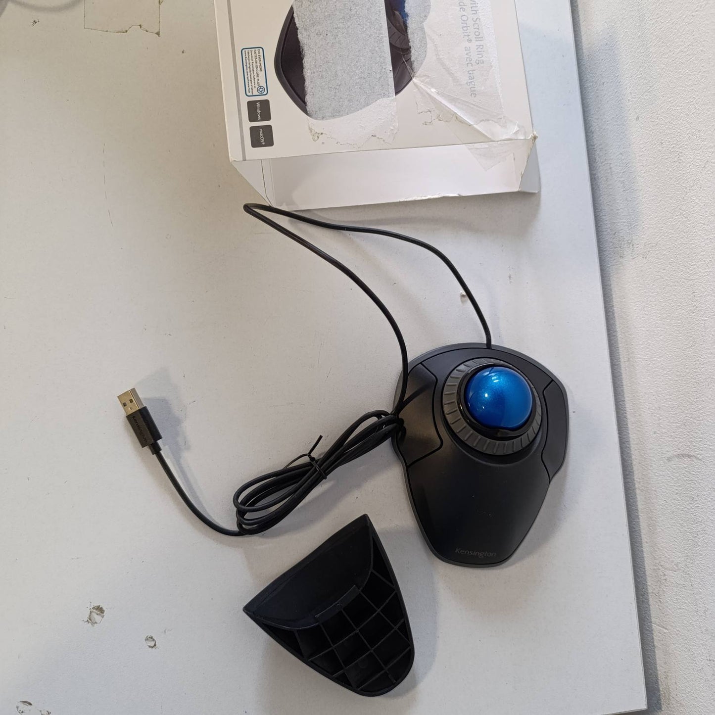 276396 - Kensington Orbit TrackBall, Maus Ergonomik me Tel, Sferë 40 mm, I pajtueshëm me Windows dhe macOS, E Zezë/Blu, K72337EU