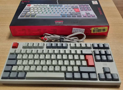 272908 - CHERRY XTRFY K4V2 Tastierë Lojërash me Tel, Paraqitje Gjermane (QWERTZ), Ndriçim RGB, Çelësa Mekanikë MX2A të Kuq
