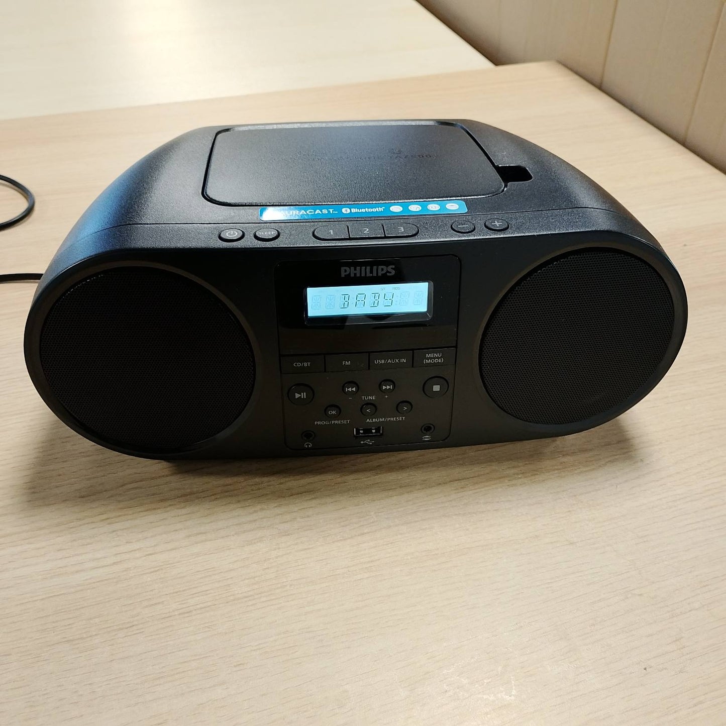 272878 - PHILIPS TAZ5000, CD Player Multifunksional me Radio FM, Bluetooth 5.4, USB, Energji nga Bateria/Rrjeti, Bas Dinamik, Materiale të Ricikluara, Prizë Kufjesh 3.5 mm