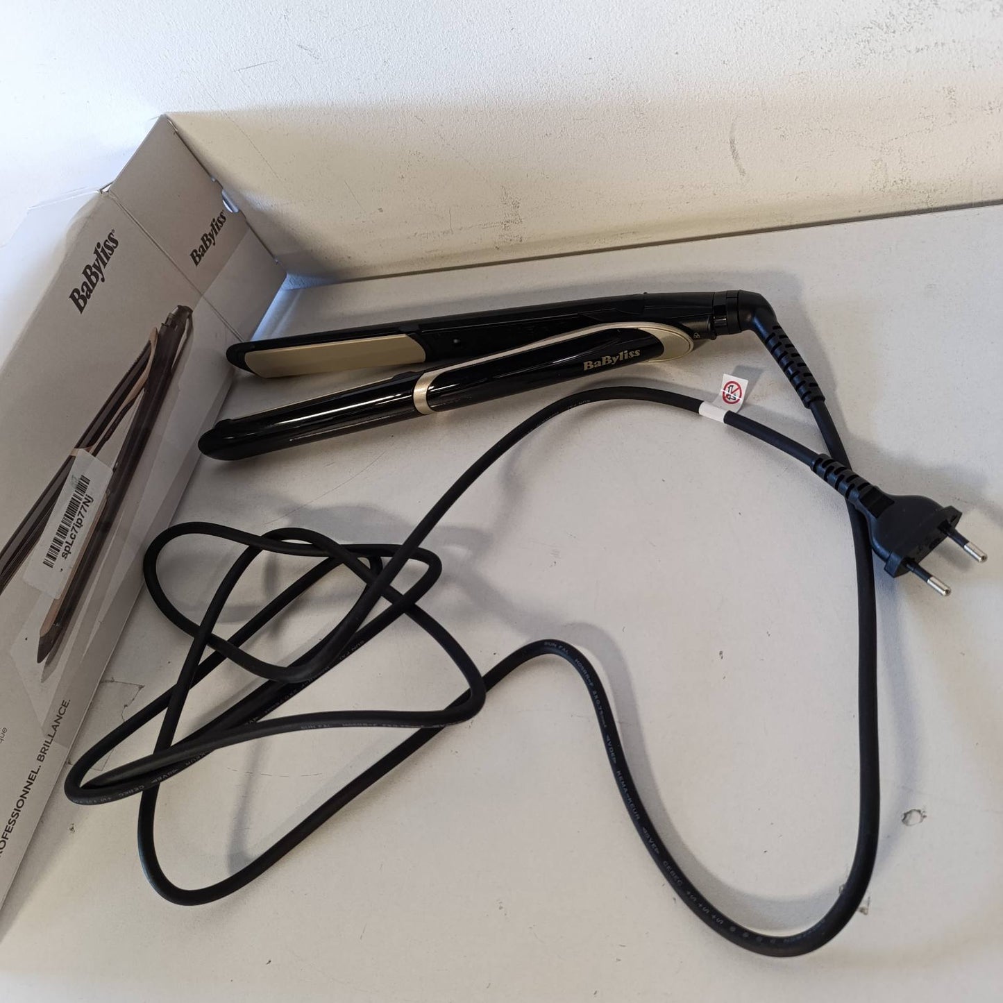 274994 - BABYLISS Pjastër flokësh Super e lëmuar, Teknologji jonike, Pllaka qeramike, Ngrohje e shpejtë, 6 cilësime temperature 140°C - 235°C, ST393E