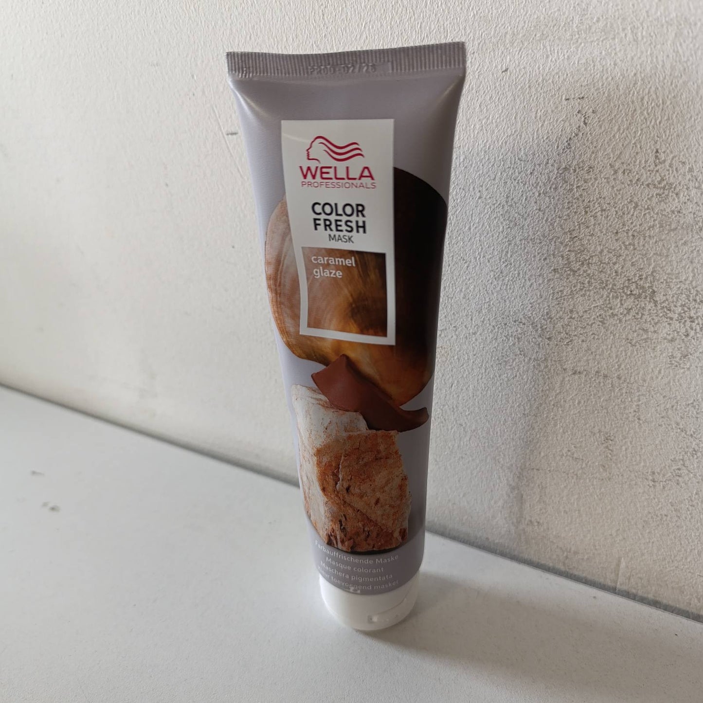 275773 - WELLA PROFESSIONALS Color Fresh Mask Karamel Glaze, 150 ml, Trajtim për flokët me vaj avokadoje, për flokë të verdhë deri në kafe të mesme