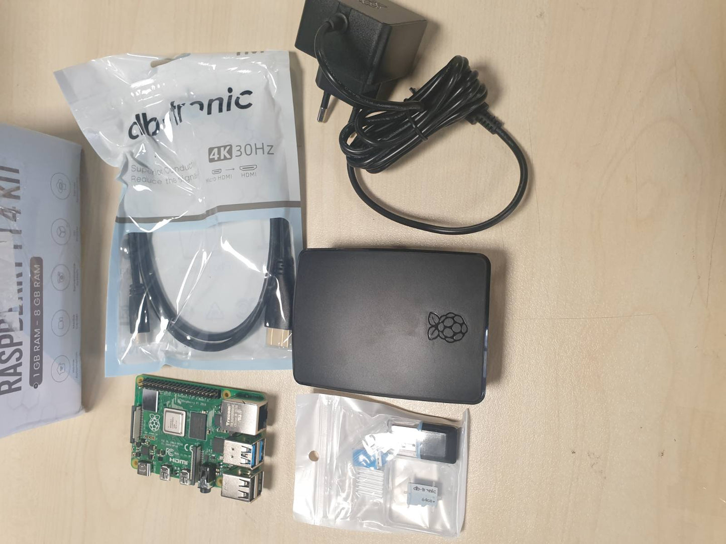 276209 - DB-TRONIC Set Fillestar Raspberry Pi 4 1GB, 64GB, 15W, Kuti e Zezë, Set Radiatori, Kabllo Micro HDMI 4K