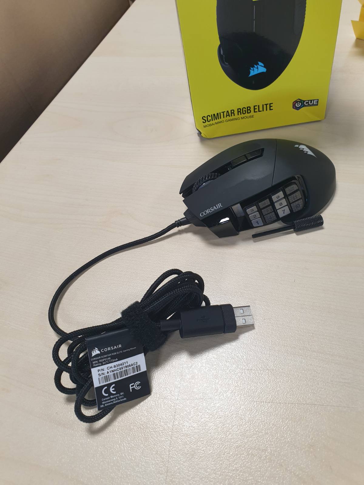 276251 - CORSAIR SCIMITAR RGB ELITE, Maus lojërash me tela, MOBA/MMO, DPI 18,000, 17 butona të programueshëm, Pajtueshmëri: iCUE, PC, Mac, PS5, PS4, Xbox, Ngjyra: e zezë