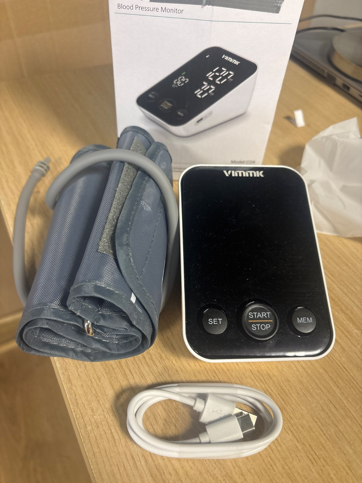 316968 - VIMMK MONITOR DIXHITAL I PRESIONIT TË GJAKUT PËR KRAHUN E SIPËRM ME EKRAN LED, ZBUKIM TË ARITMISË, MATJE TË PULSIT, 2 X 120 CILËSIME MEMORIE, MADHËSIA E MANSHTETËS 22-40 CM
