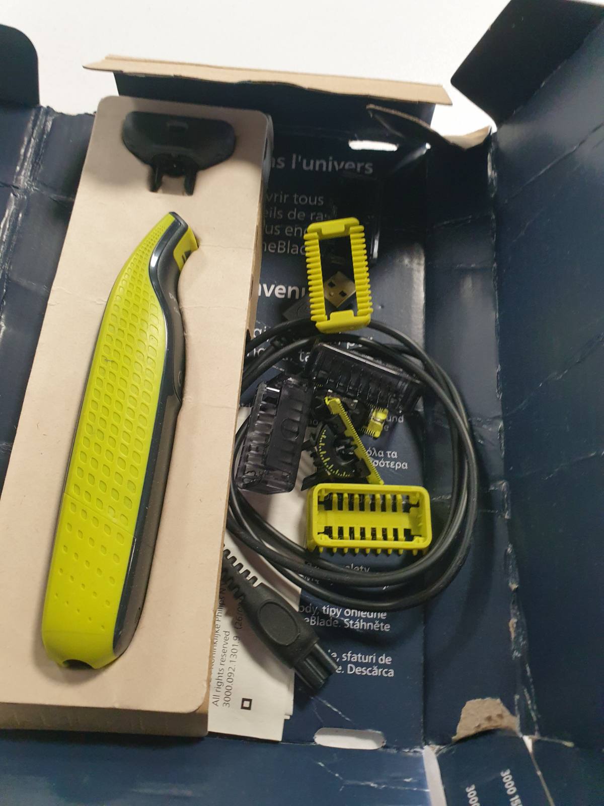 315919 - PHILIPS Berber OneBlade 360, Makinë rroje dhe shkurtuese elektrike, 3 tehe 360, 3 krehër për mjekër (1.3.5"), QP2824/31
