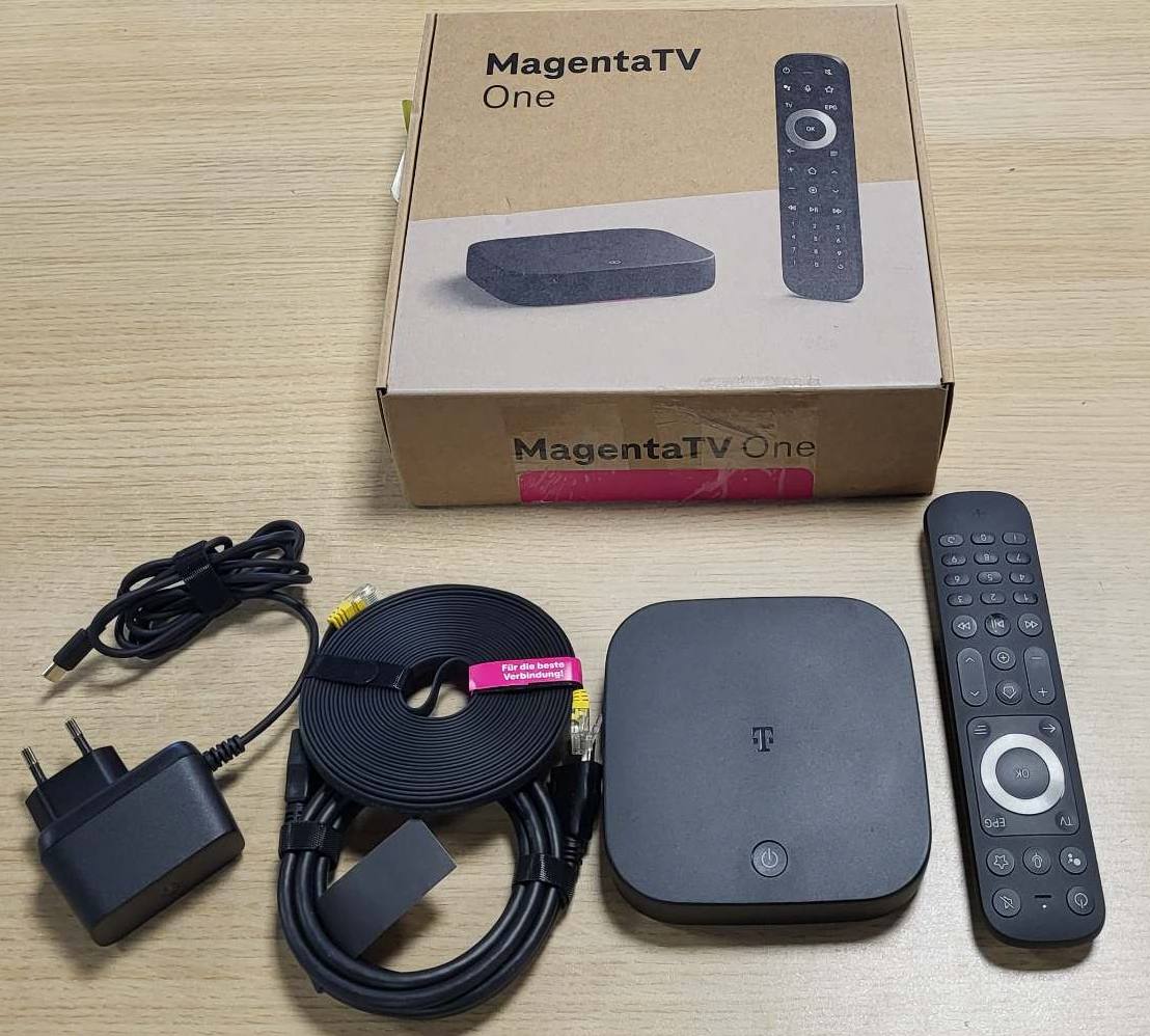 305046 - MAGENTATV One (Gjenerata e 2-të) | Android TV Box me Wi-Fi dhe LAN | MagentaTV me mbi 150 kanale HD, 4K UHD, HDR, transmetim i drejtpërdrejtë dhe me zhvendosje kohore | (Netflix, Disney+, RTL+, DAZN, Wow, Apple TV+) dhe Google Play Store
