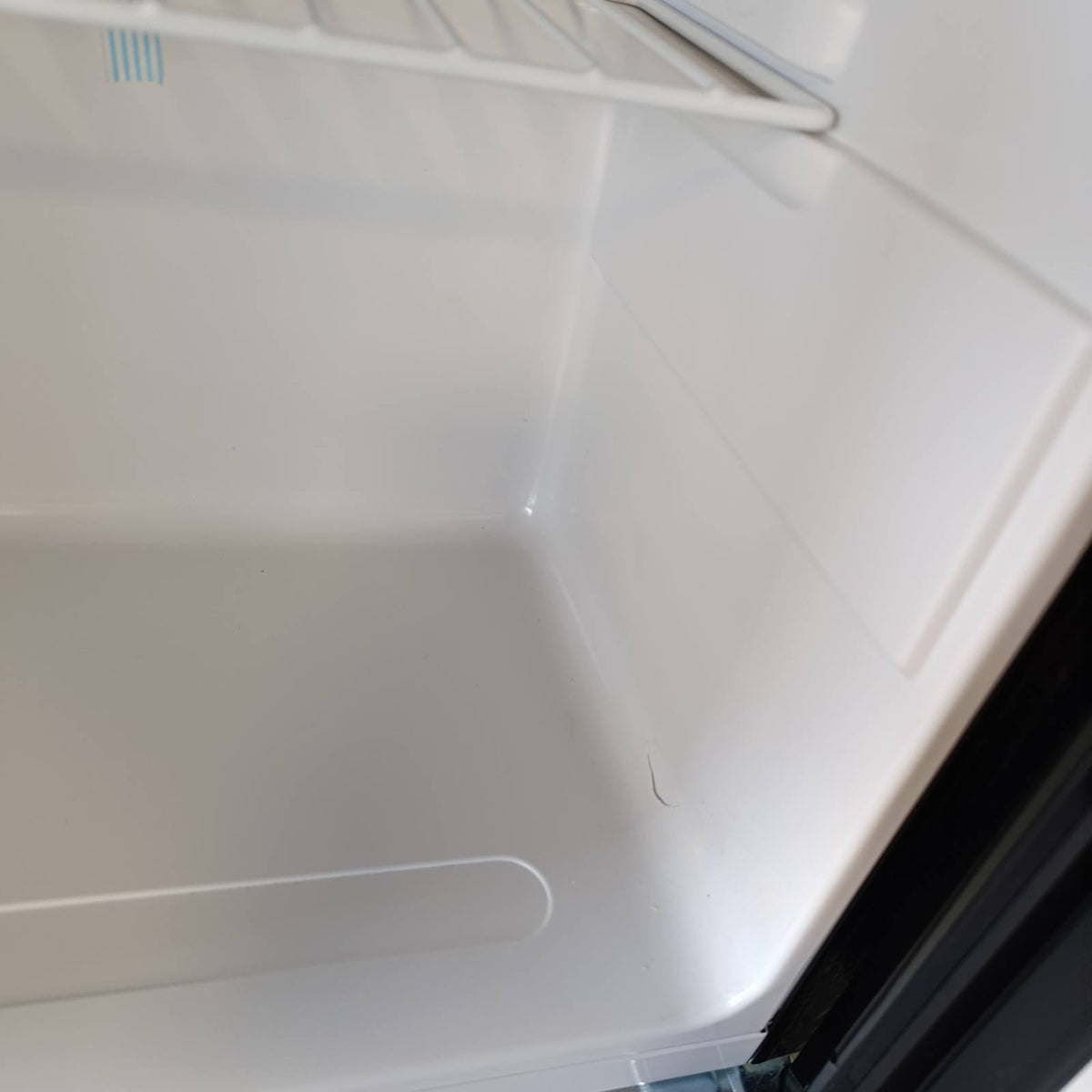 288133 - CECOTEC Frigorifer Mini GrandCooler 46L, lartësia 48.7 cm, gjerësia 48 cm, derë e kthyeshme, dizajn kompakt