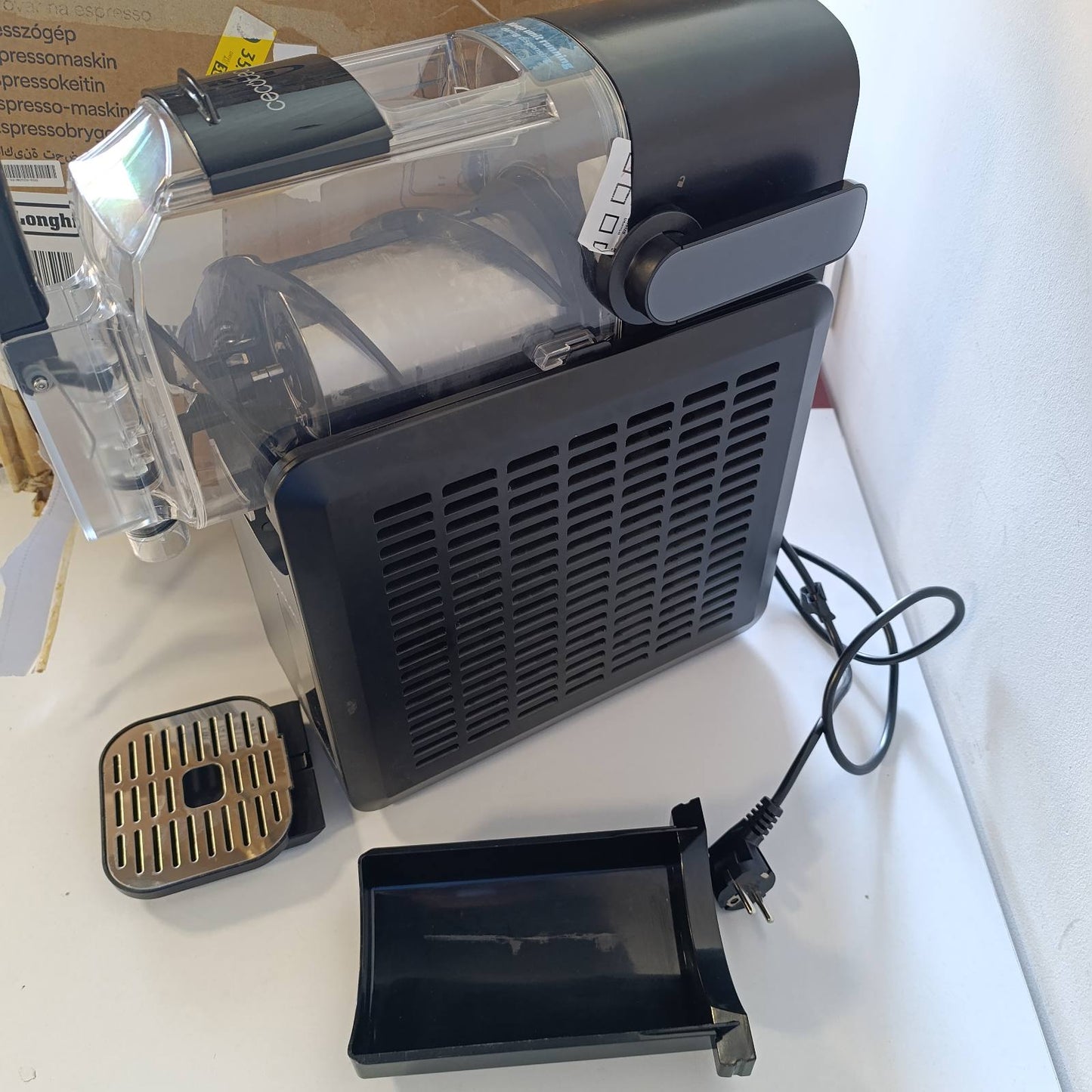 288058 - CECOTEC Makinë për përgatitjen e akullores Twist&Ice 2600, Kapacitet 2.6L, 220W, Përgatit pije në 15-60 minuta, Rezervuar përbërësish 1.9L, Kontroll me prekje, 6 mënyra, Ftohje adaptive, Dizajn ergonomik
