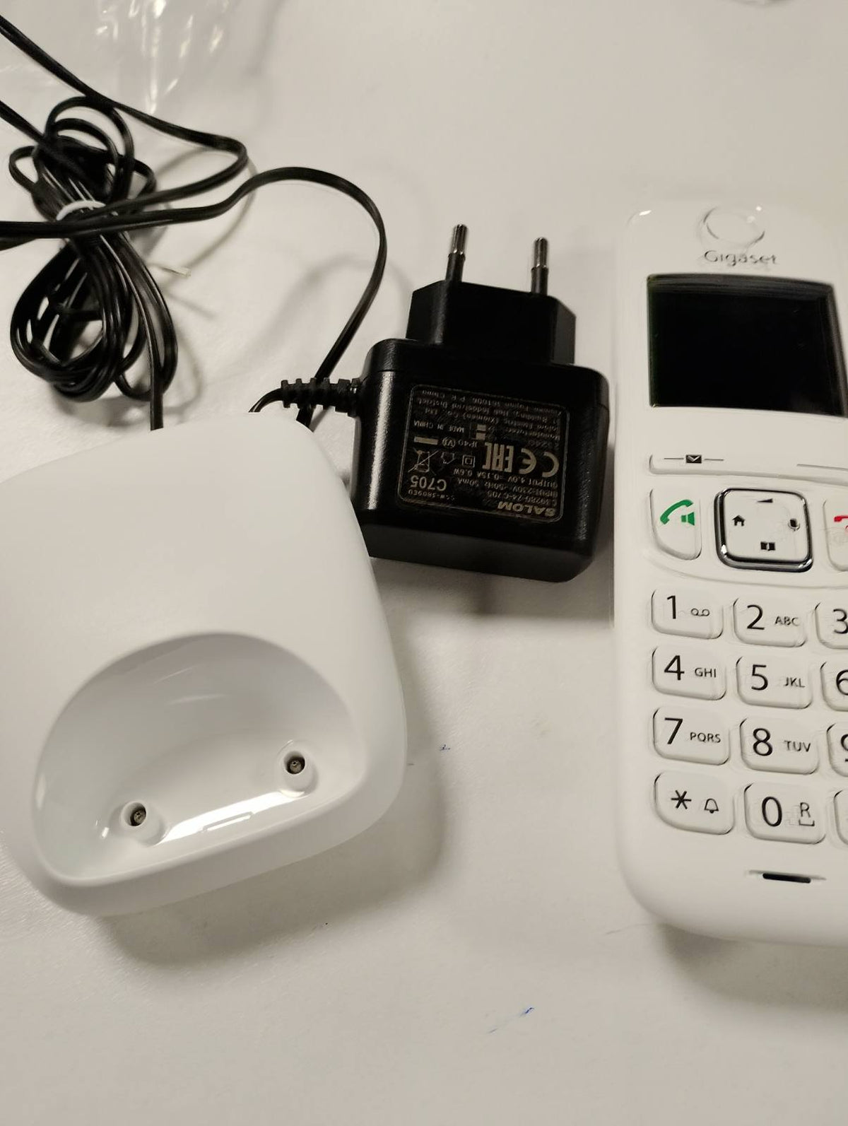 299366 - GIGASET AS690HX - Telefon DECT me bazë karikimi - I pajtueshëm me Fritzbox - Telefon pa tel me cilësi të lartë për ruterë dhe stacione bazë DECT - Ekran me kontrast të lartë, i bardhë [Versioni gjerman] [Stacioni bazë nuk përfshihet]