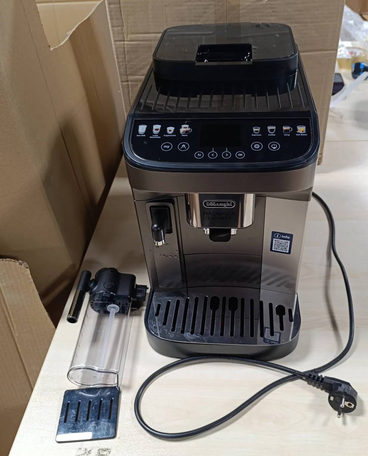 288046 - DE'LONGHI Makinë kafeje automatike Magnifica Evo Next, me LatteCrema, shkumëzues automatik qumështi, 13 pije me një prekje, ekran me prekje me ngjyra, Titanium dhe e zezë (ECAM312.80.TB)