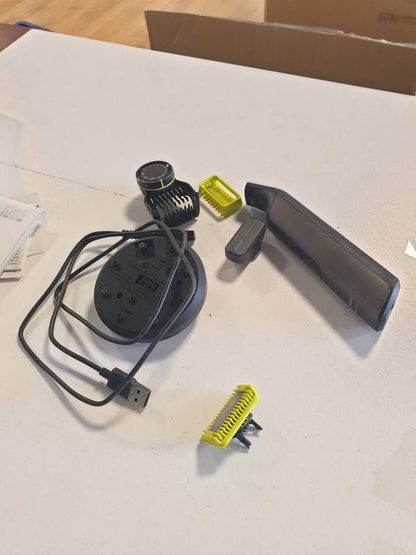 315332 - neBlade Pro 360 për Fytyrën dhe Trupin - Makinë Elektrike Rroje, 2 Tehe 360, Krehër Preciz, 2 Shtojca Trupi, Çantë Udhëtimi, Stacion Karikimi, QP6652/30