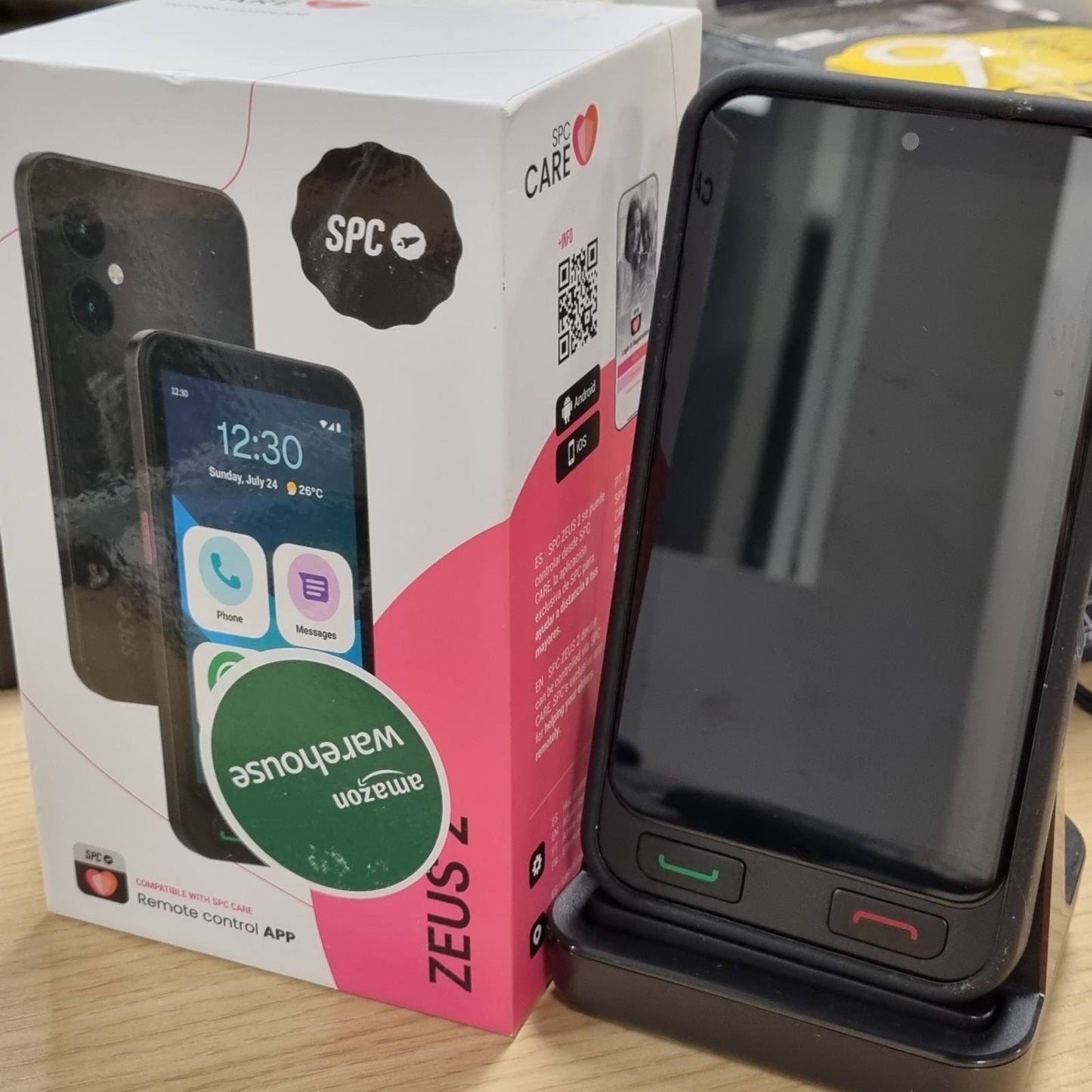 292084 - SPC ZEUS 2 + KËLLËF – Smartphone për të moshuar, modalitet i thjeshtë, ikona XXL, ekran 5". I pajtueshëm me aplikacionin për telekomandim dhe lokalizim, butona fizikë, bazë karikimi, 64 GB, funksion SOS dhe 2 kamera.