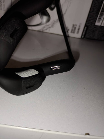 299201 - JBL Kufje Endurance Pace Open-Ear Sport me Bluetooth, jetëgjatësi baterie 10 orë, rrip qafe me tela memorieje prej titaniumi, rezistencë ndaj ujit/pluhurit IP68, teknologji JBL OpenSound, e zezë/gri