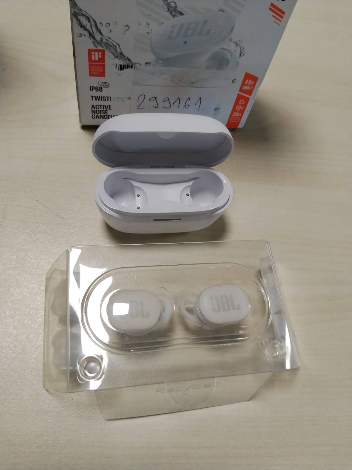 299161 - JBL ENDURANCE RACE 2, Kufje Bluetooth True Wireless për në Vesh, Jetëgjatësi baterie 48 orë, Rezistente ndaj pluhurit dhe ujit IP68, Anulim zhurmash, Tingull i Pastër Basi JBL, Teknologji Inteligjente e Ambientit, Modaliteti Sport, E Bardhë