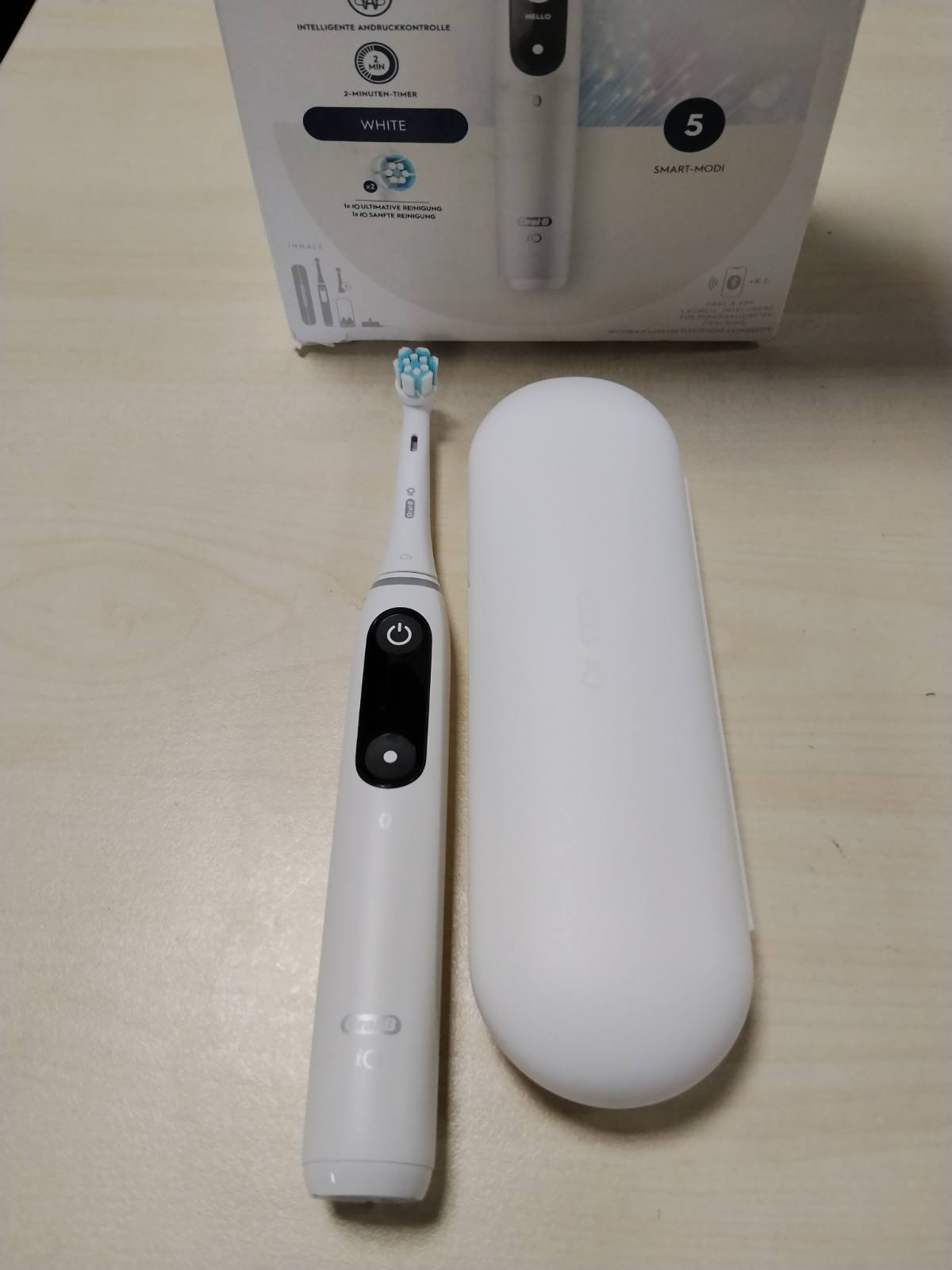 315262 - rçë dhëmbësh elektrike iO Series 6, 2 koka furçe, 5 mënyra pastrimi, teknologji magnetike, kuti ekspozimi dhe udhëtimi, e bardhë