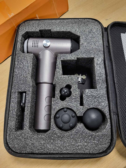 289446 - MEDISANA Pistoletë masazhi MG 500 Pro - 4 koka masazhi, 3 nivele dridhjeje, çantë ruajtjeje