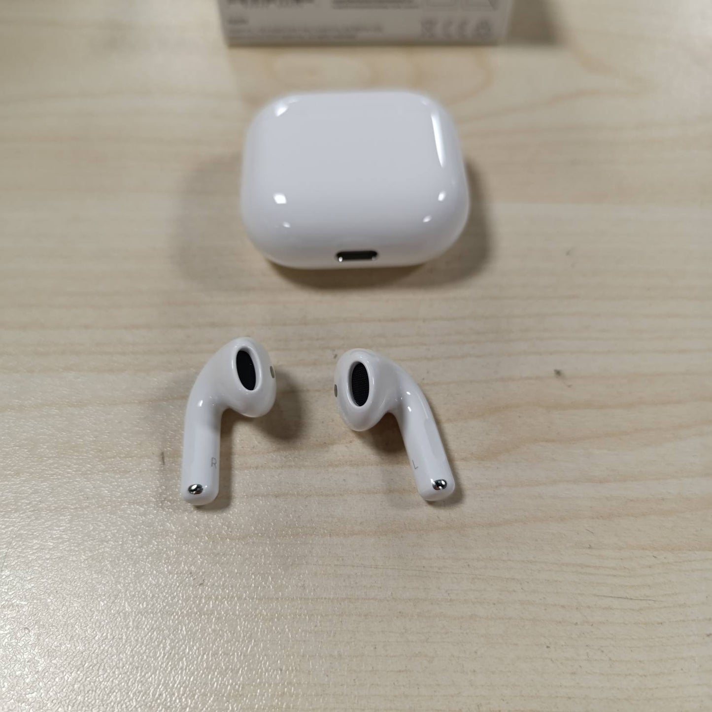 272684 - APPLE AIRPODS 4, Kufje pa tel, Bluetooth, Tingull rrethues, Rezistencë ndaj djersës dhe ujit, Kuti karikimi USB-C