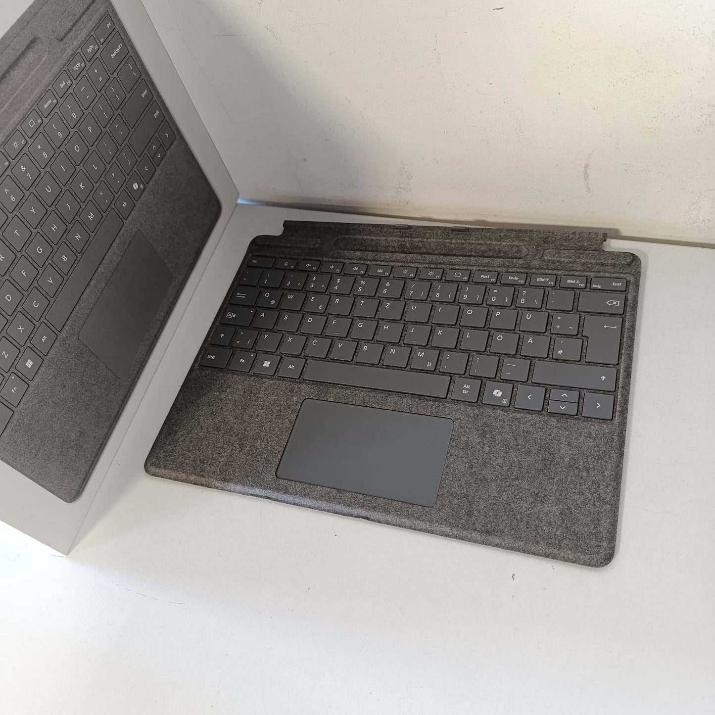272736 - MICROSOFT Tastiera Surface Pro 8/9/X Signature Platin
