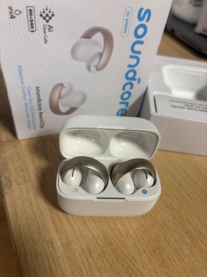 272730 - ANKER Soundcore AeroClip, kufje Bluetooth me vesh të hapur, 4 mikrofonë, altoparlantë 12 mm, dizajn me unazë të hapur
