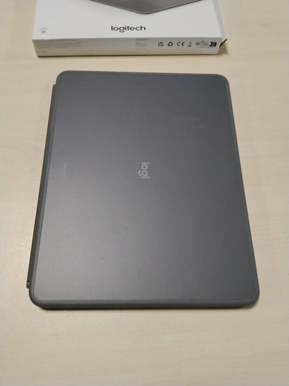 305040 - LOGITECH Kutia e tastierës Combo Touch për iPad Air 13 inç (M2, M3, M4) (2024, 2025, 2026) – Tastierë e shkëputshme me ndriçim prapa, mbështetje, QWERTZ gjerman - Gri