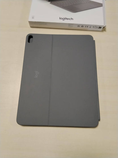 305040 - LOGITECH Kutia e tastierës Combo Touch për iPad Air 13 inç (M2, M3, M4) (2024, 2025, 2026) – Tastierë e shkëputshme me ndriçim prapa, mbështetje, QWERTZ gjerman - Gri
