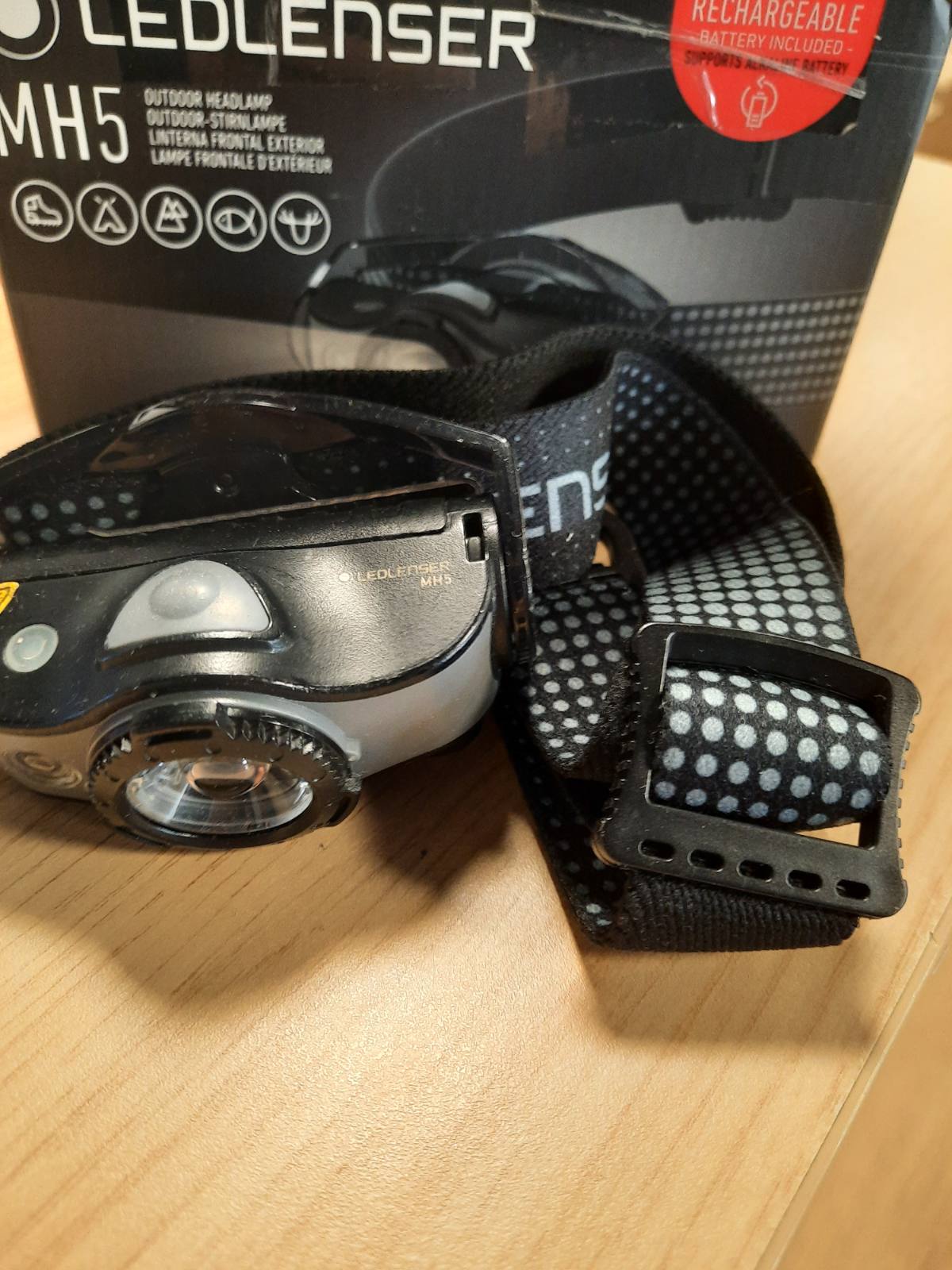 312931 - LLAMBË KOKE e rikarikueshme Ledlenser MH5 400lm me dy burime energjie