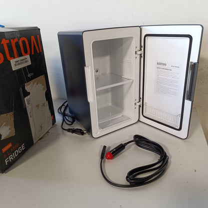 288317 - ASTROAI Mini Frigorifer 2 në 1, 6 litra / 8 kanaçe, funksion ftohjeje dhe ngrohjeje, prizë 12V / 220V për makina, zyra dhe konvikte, i zi