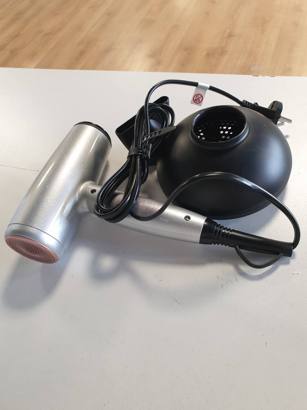 315622 - BABYLISS Tharëse flokësh Cosmos, 2100W, me difuzor, Teknologji Jonike, 3 cilësime ngrohjeje dhe 2 cilësime ventilatori, Argjend, D580DE.