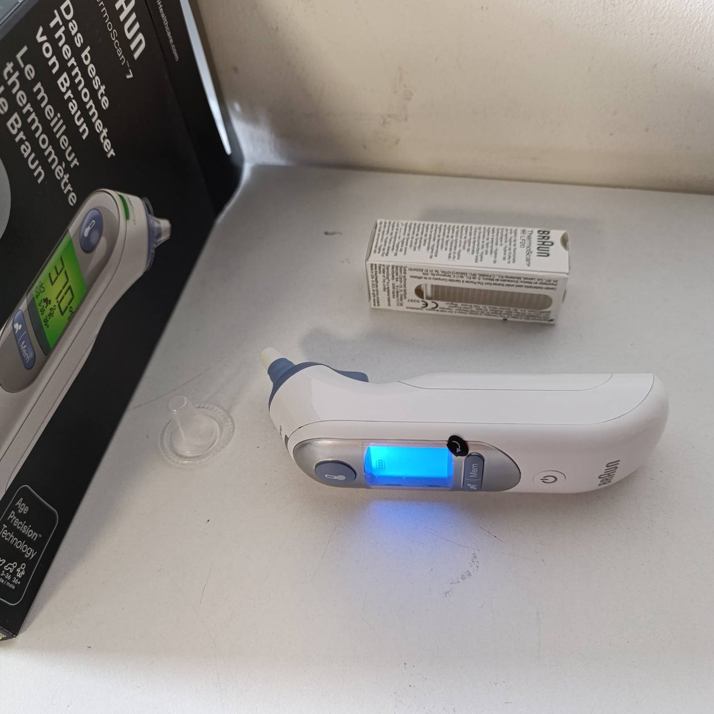 275134 - BRAUN Termometër Veshi ThermoScan 7 BRAIRT6520 | Teknologji Precizionit Age | Ekran Dixhital me Kodim Ngjyrash | Miqësor për Foshnje dhe Fëmijë të Vegjël