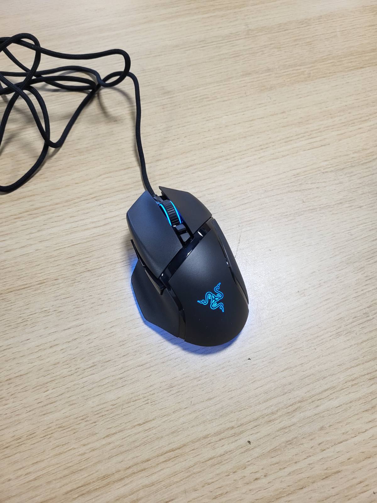 272988 - RAZER BASILISK V3, Maus lojërash me tel, i personalizueshëm me Chroma RGB për PC / Mac, 10+1 butona të programueshëm, Rrotë mausi HyperScroll e anueshme, Dizajn ergonomik, i zi