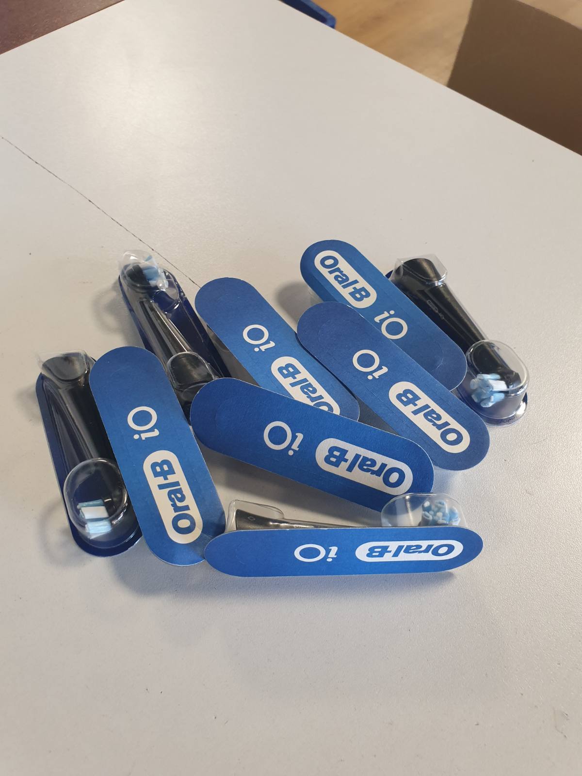 315617 - ORAL-B Koka Furçash Zëvendësuese iO Ultimate Clean, Pako me 10 Koka Furçash Dhëmbësh, për Pastrim të Thellë të Avancuar