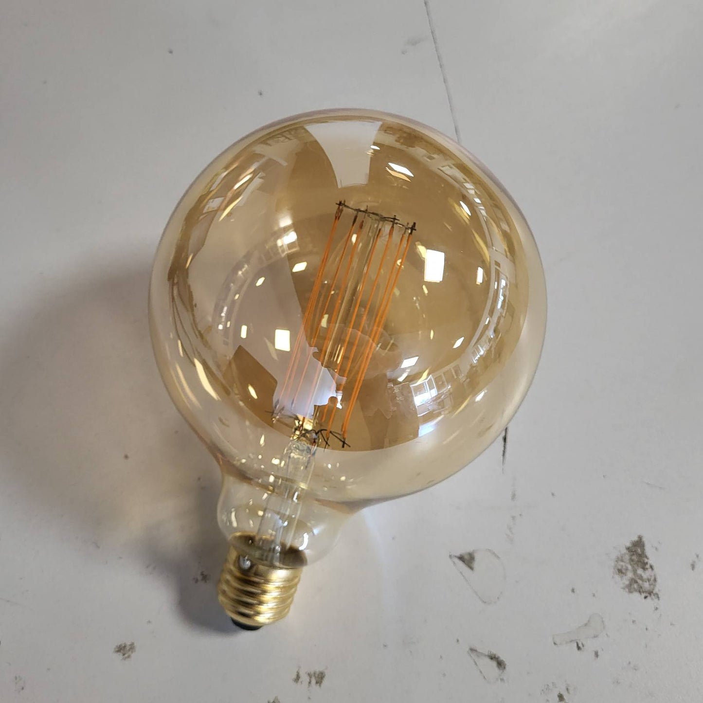 293922 - OSRAM Llampa LED 1906, 8.8W, 806lm, sferike, diametër 125 mm, bazë E27, e bardhë e ngrohtë, jetëgjatësi deri në 15,000 orë, ekuivalent me 60W, 4058075761810
